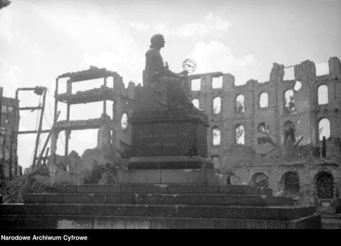 Pozostałości, kontynuacje i zaprzeczenia: konsekwencje polityczne, społeczne i kulturowe drugiej wojny światowej